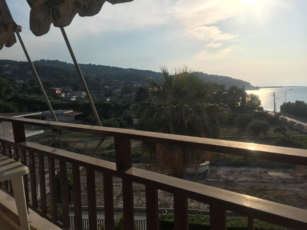 Vlastos Apartment Kalamos  Ngoại thất bức ảnh
